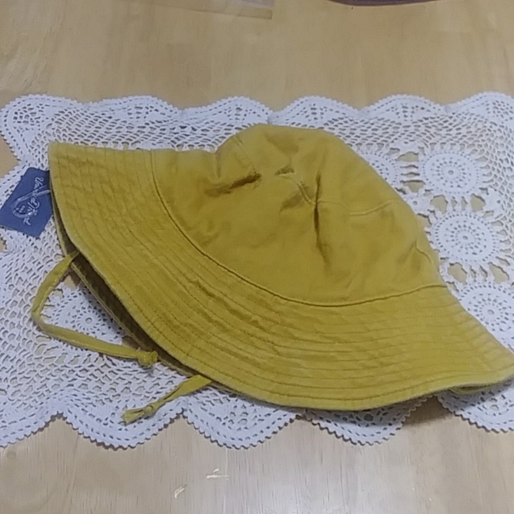 Universal Thread cap 68% cotton shell, NWT
